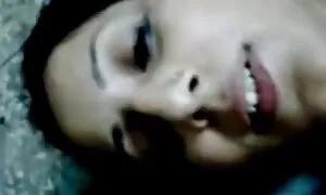 ತನ್ನ ಹುಡುಗಿಯ ತಾಯಿಯೊಂ ...